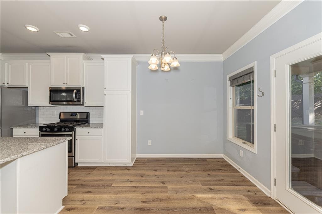 3 bedroom, 2 bathroom, 1,835 sq ft single family residence for sale at 500 Brighton Park Circle, Hoschton, GA 30548 — photo 6