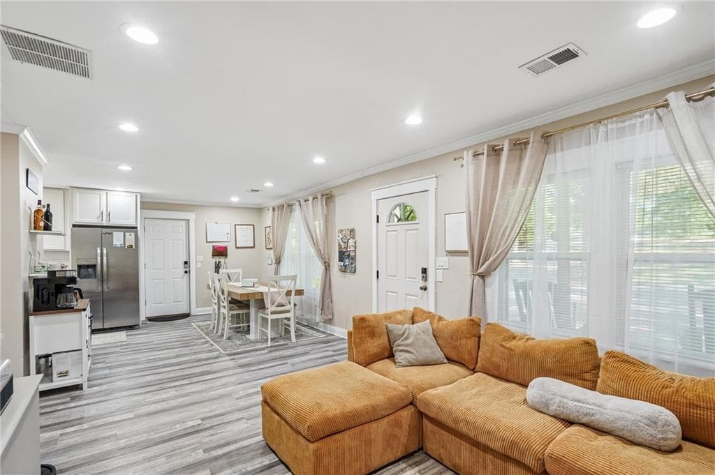 3 bedroom, 2 bathroom, 1,170 sq ft single family residence for sale at 6330 Pisgah Road, Austell, GA 30168 — photo 5