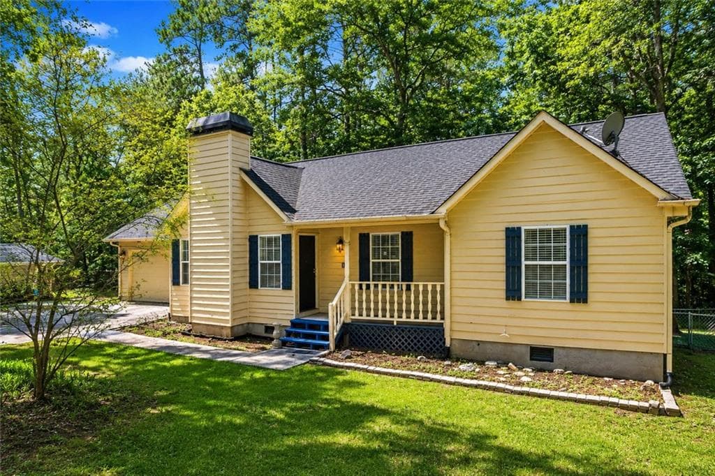 3 bedroom, 2 bathroom, 1,352 sq ft single family residence for sale at 4827 Oakwood Court, Loganville, GA 30052