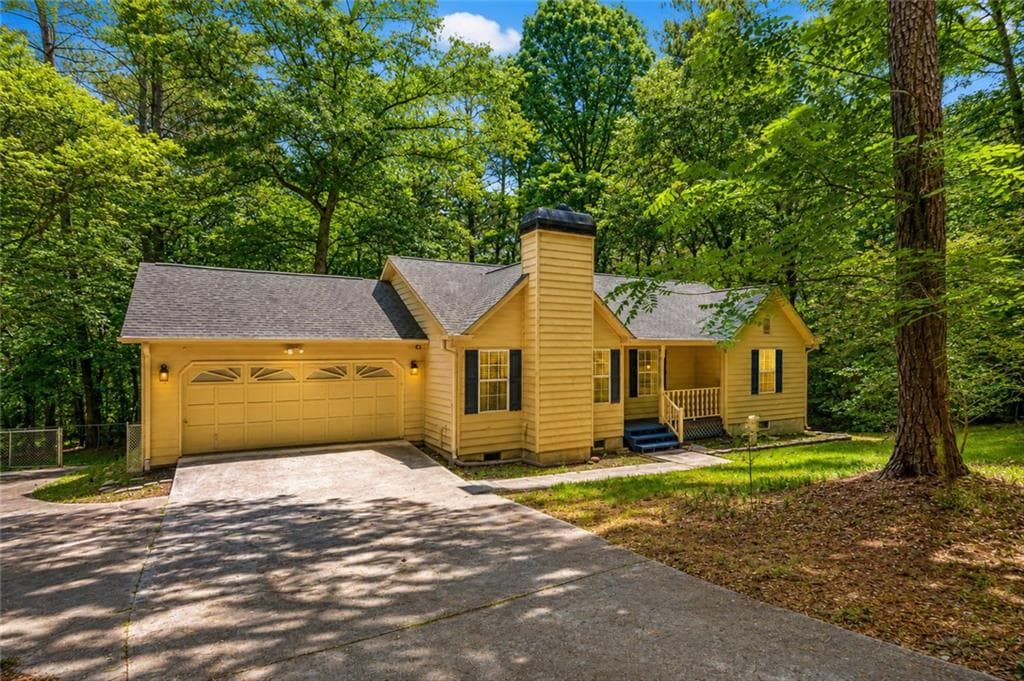 3 bedroom, 2 bathroom, 1,352 sq ft single family residence for sale at 4827 Oakwood Court, Loganville, GA 30052 — photo 2