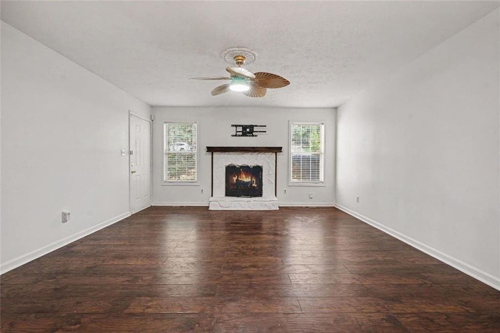 3 bedroom, 2 bathroom, 1,352 sq ft single family residence for sale at 4827 Oakwood Court, Loganville, GA 30052 — photo 4