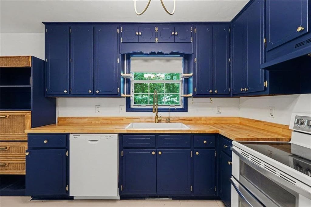 3 bedroom, 2 bathroom, 1,352 sq ft single family residence for sale at 4827 Oakwood Court, Loganville, GA 30052 — photo 9