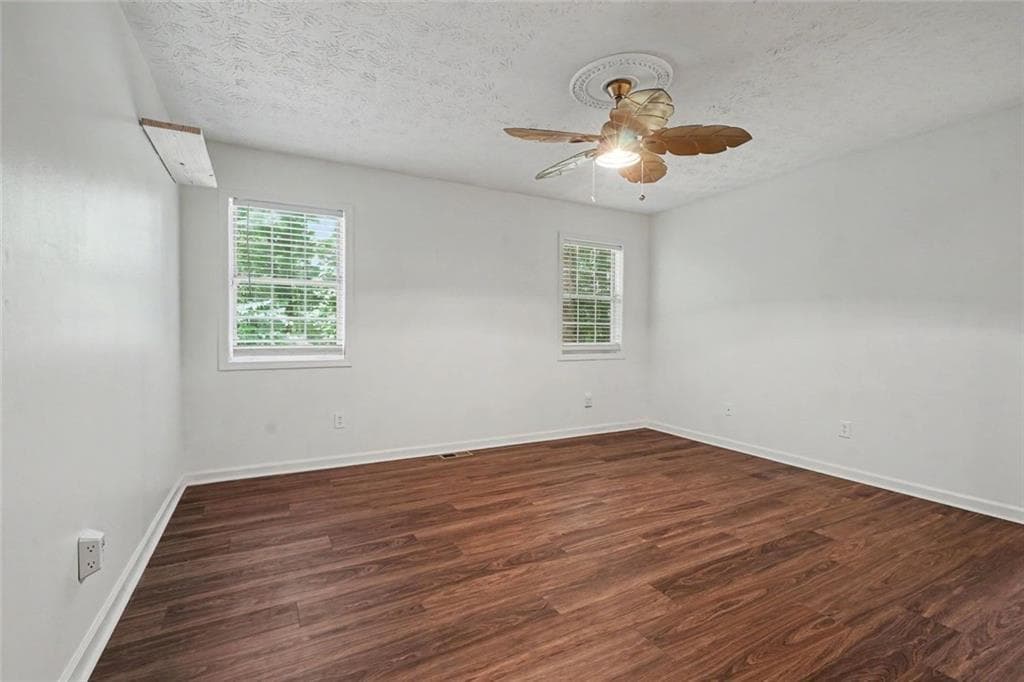 3 bedroom, 2 bathroom, 1,352 sq ft single family residence for sale at 4827 Oakwood Court, Loganville, GA 30052 — photo 10