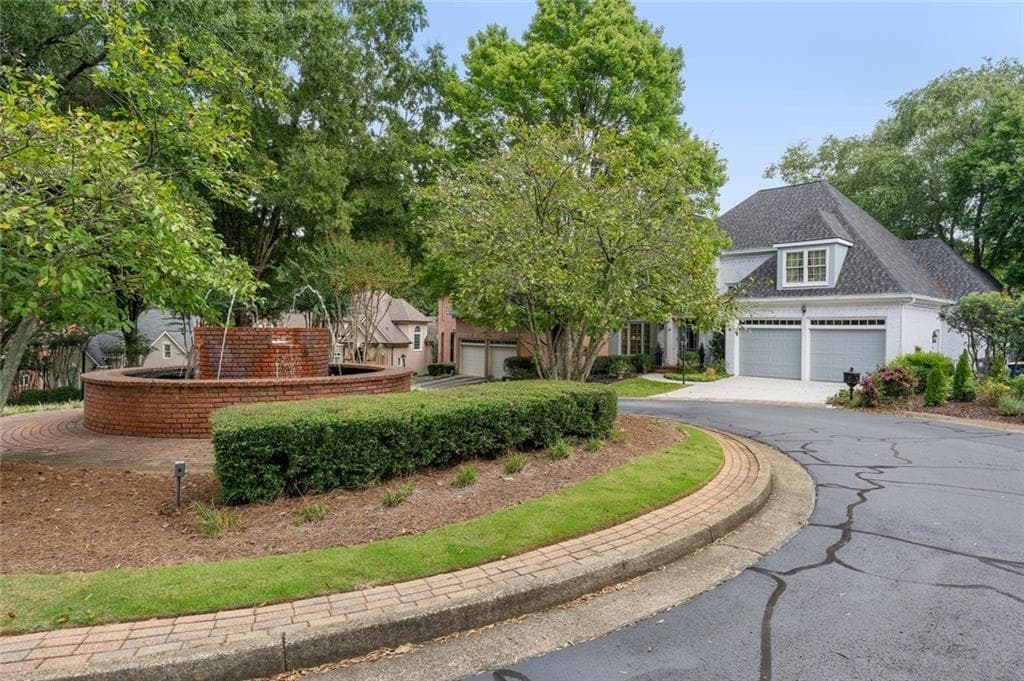 3 bedroom, 4 bathroom, 3,182 sq ft single family residence for sale at 4581 Fountain Drive, Marietta, GA 30067 — photo 2