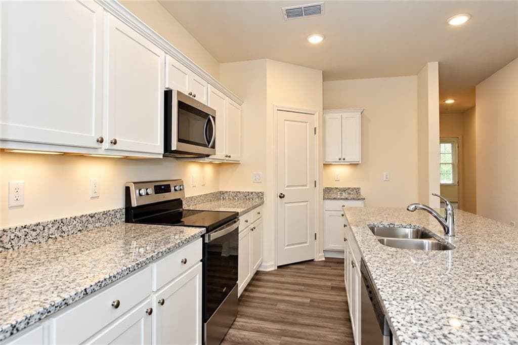 4 bedroom, 2 bathroom, 1,844 sq ft single family residence for rent at 91 Carnaby Street, Winder, GA 30680 for $2,300 a month — photo 2