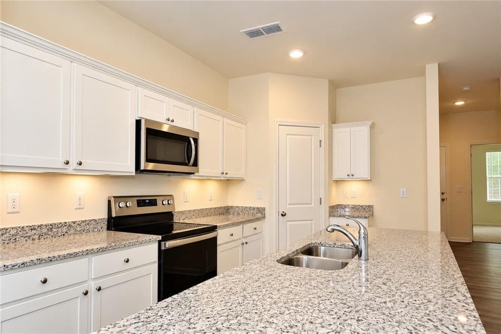 4 bedroom, 2 bathroom, 1,844 sq ft single family residence for rent at 91 Carnaby Street, Winder, GA 30680 for $2,300 a month — photo 3