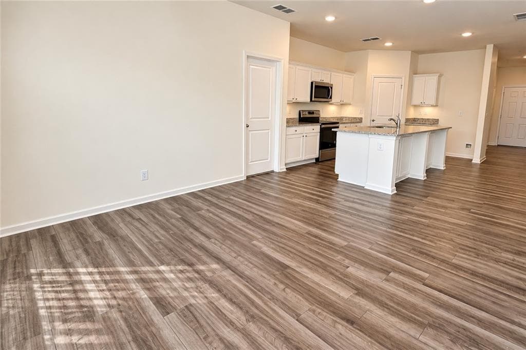 4 bedroom, 2 bathroom, 1,844 sq ft single family residence for rent at 91 Carnaby Street, Winder, GA 30680 for $2,300 a month — photo 6