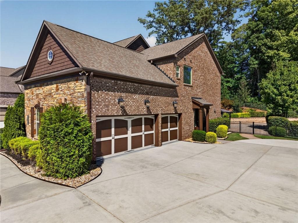 5 bedroom, 5 bathroom, 4,365 sq ft single family residence under contract at 6515 Read Road, Suwanee, GA 30024 — photo 2