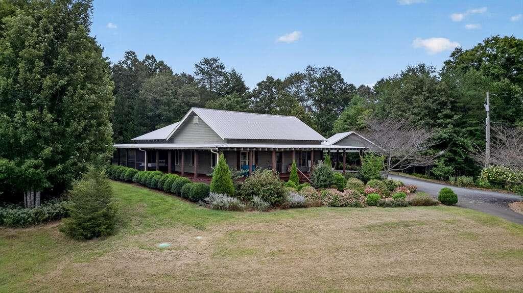 3 bedroom, 3 bathroom, 2,240 sq ft home for sale at 210 W Pierceville Road, Mccaysville, GA