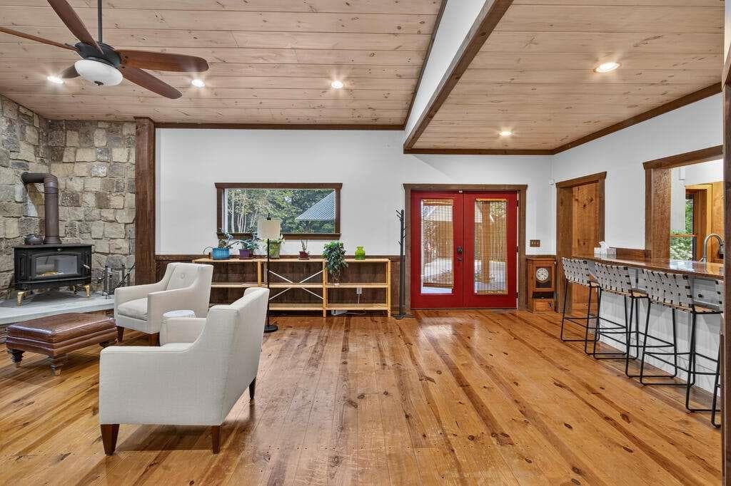3 bedroom, 3 bathroom, 2,240 sq ft single family residence for sale at 210 W Pierceville Road, Mccaysville, GA 30555 — photo 8