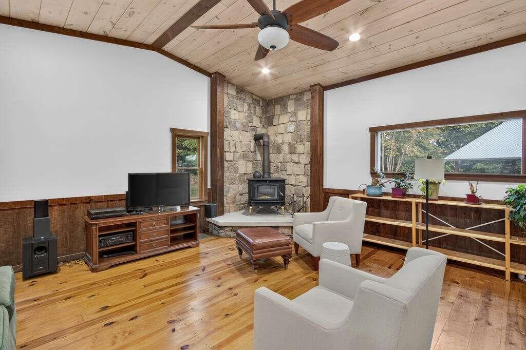 3 bedroom, 3 bathroom, 2,240 sq ft single family residence for sale at 210 W Pierceville Road, Mccaysville, GA 30555 — photo 9
