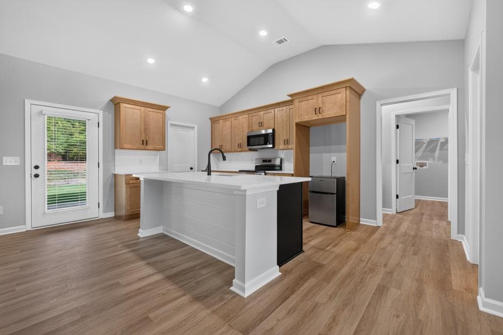 3 bedroom, 3 bathroom, 1,976 sq ft single family residence for sale at 334 Flying Eagle Drive, Commerce, GA 30529 — photo 5
