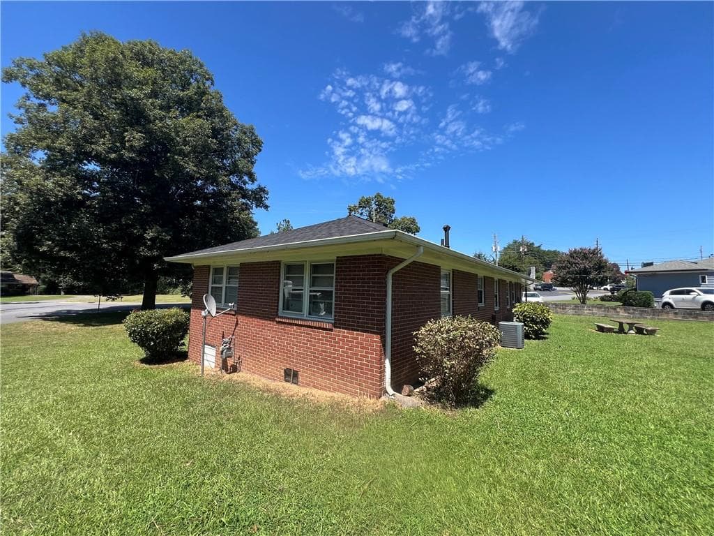3 bedroom, 2 bathroom, 1,193 sq ft single family residence for sale at 115 Charles Avenue, Marietta, GA 30067 — photo 5
