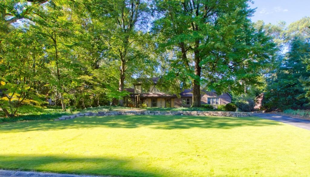 4 bedroom, 4 bathroom, 2,640 sq ft single family residence for sale at 2065 Renault Lane, Atlanta, GA 30345 — photo 2