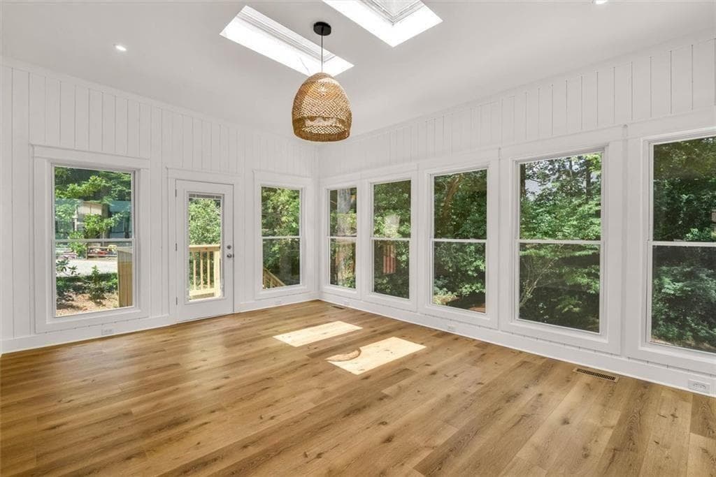 4 bedroom, 3 bathroom, 2,648 sq ft single family residence for sale at 4587 Gilhams Road, Roswell, GA 30075 — photo 3