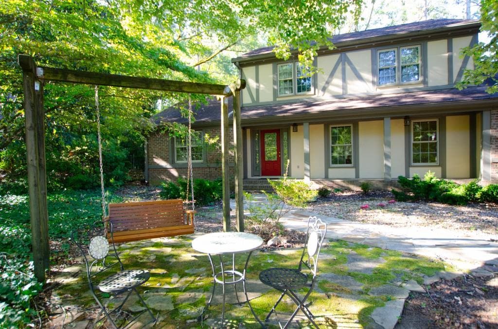 4 bedroom, 4 bathroom, 2,640 sq ft single family residence for sale at 2065 Renault Lane, Atlanta, GA 30345 — photo 4