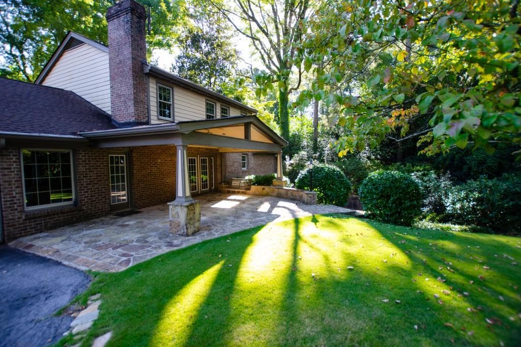 4 bedroom, 4 bathroom, 2,640 sq ft single family residence for sale at 2065 Renault Lane, Atlanta, GA 30345 — photo 6