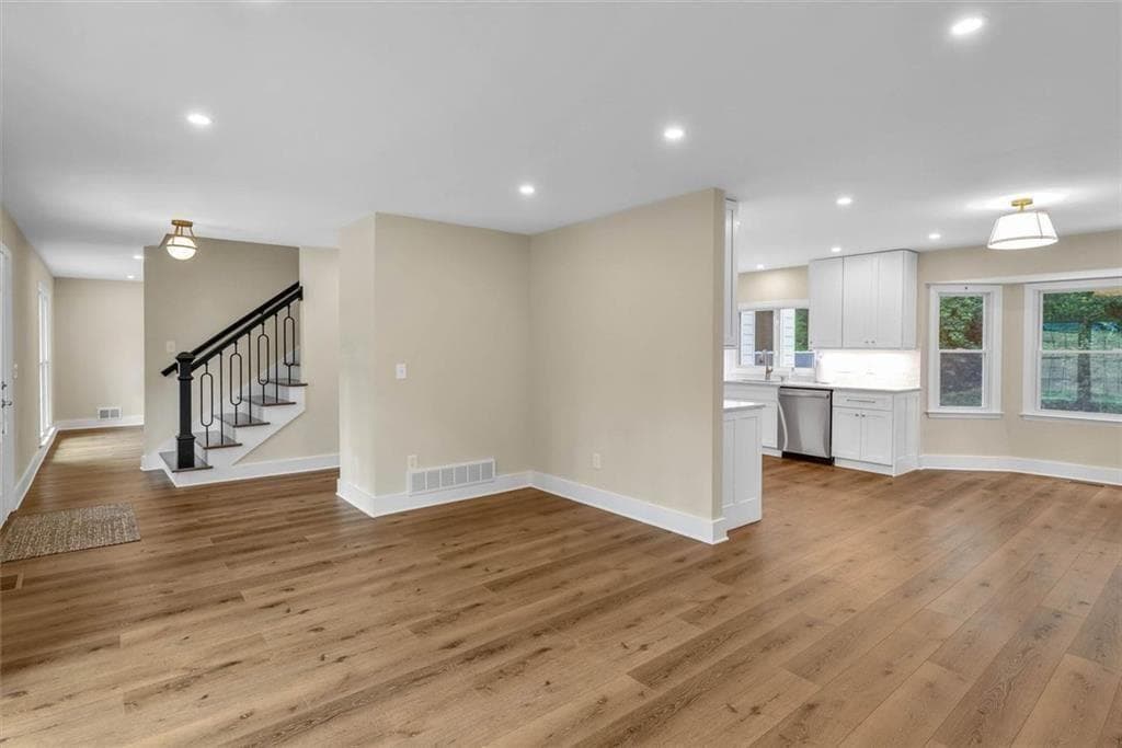 4 bedroom, 3 bathroom, 2,648 sq ft single family residence for sale at 4587 Gilhams Road, Roswell, GA 30075 — photo 5