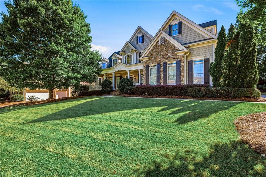 7 bedroom, 6 bathroom, 6,240 sq ft single family residence for sale at 4537 Monet Drive, Roswell, GA 30075 — photo 2