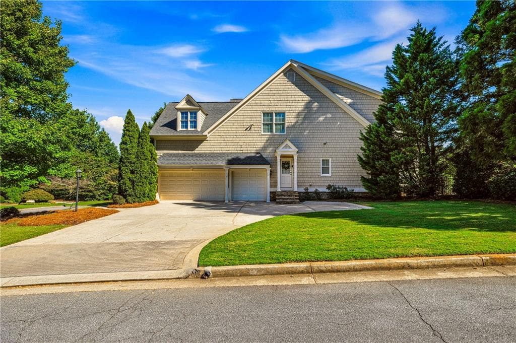 7 bedroom, 6 bathroom, 6,240 sq ft single family residence for sale at 4537 Monet Drive, Roswell, GA 30075 — photo 8