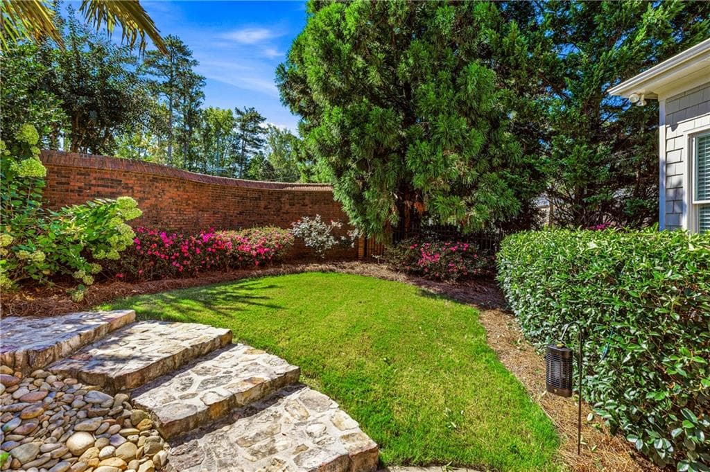 7 bedroom, 6 bathroom, 6,240 sq ft single family residence for sale at 4537 Monet Drive, Roswell, GA 30075 — photo 9