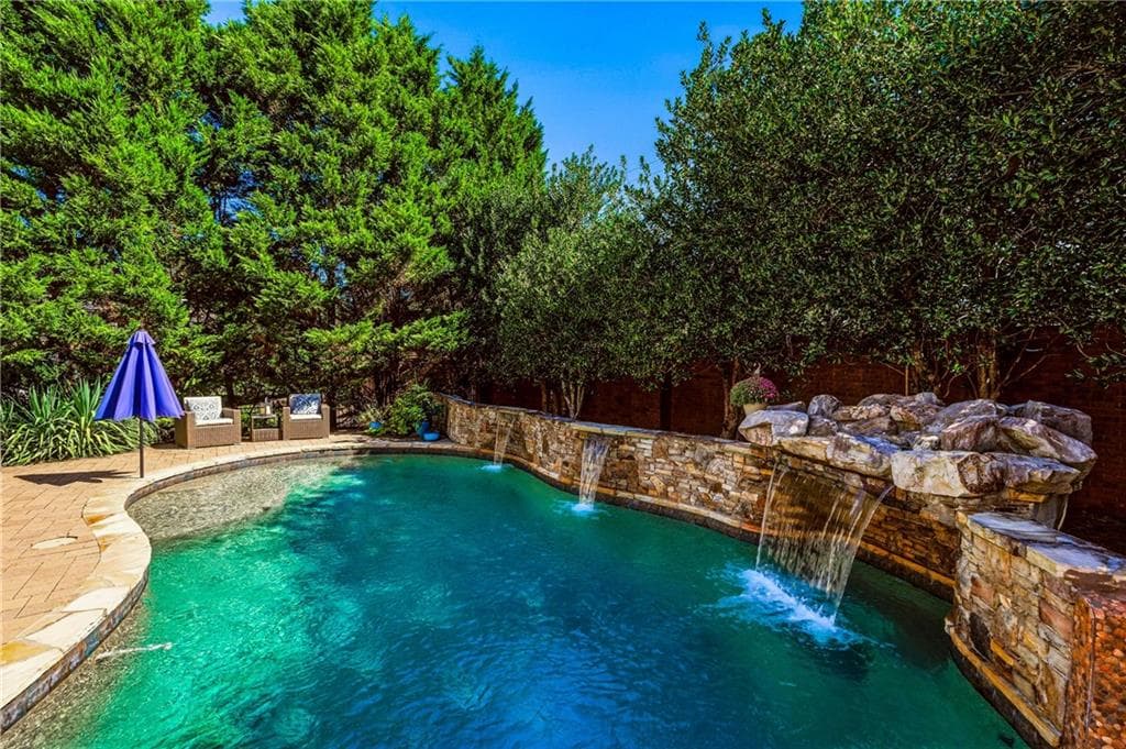 7 bedroom, 6 bathroom, 6,240 sq ft single family residence for sale at 4537 Monet Drive, Roswell, GA 30075 — photo 4