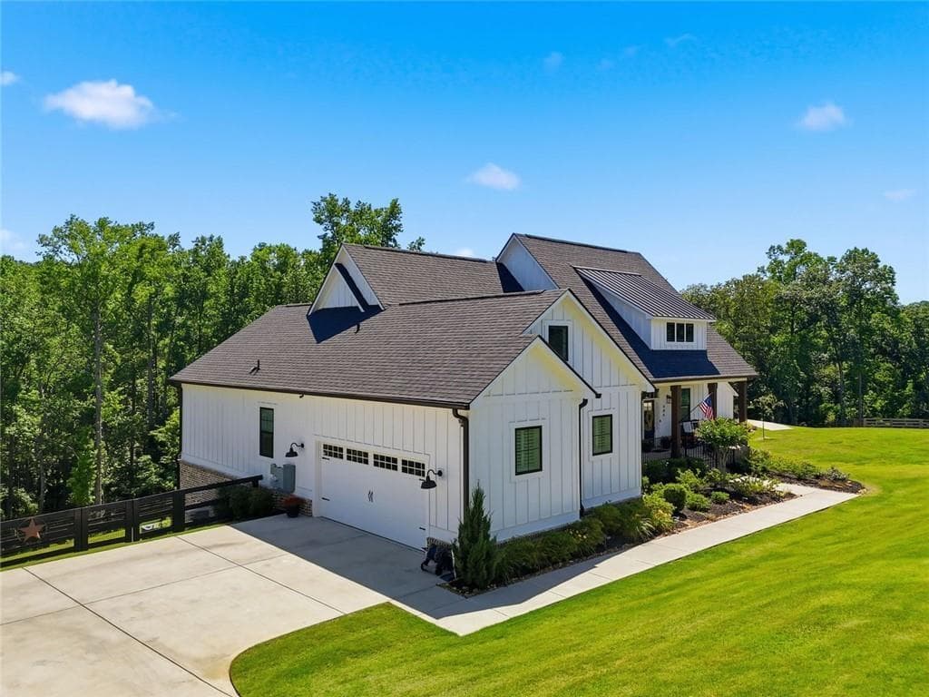 3 bedroom, 3 bathroom, 2,147 sq ft single family residence for sale at 404 London Road, Ball Ground, GA 30107 — photo 2