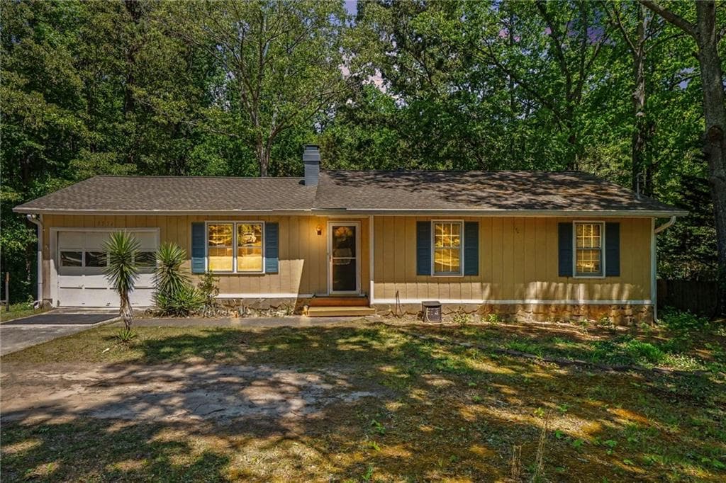 3 bedroom, 2 bathroom, 1,208 sq ft home for sale at 3574 Broxton Lane, Snellville, GA