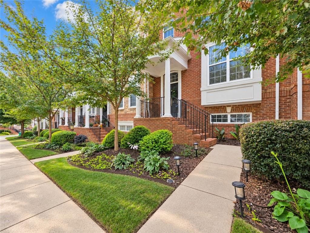3 bedroom, 4 bathroom, 1,857 sq ft townhouse for sale at 2318 Limehurst Drive 101, Atlanta, GA 30319 — photo 2