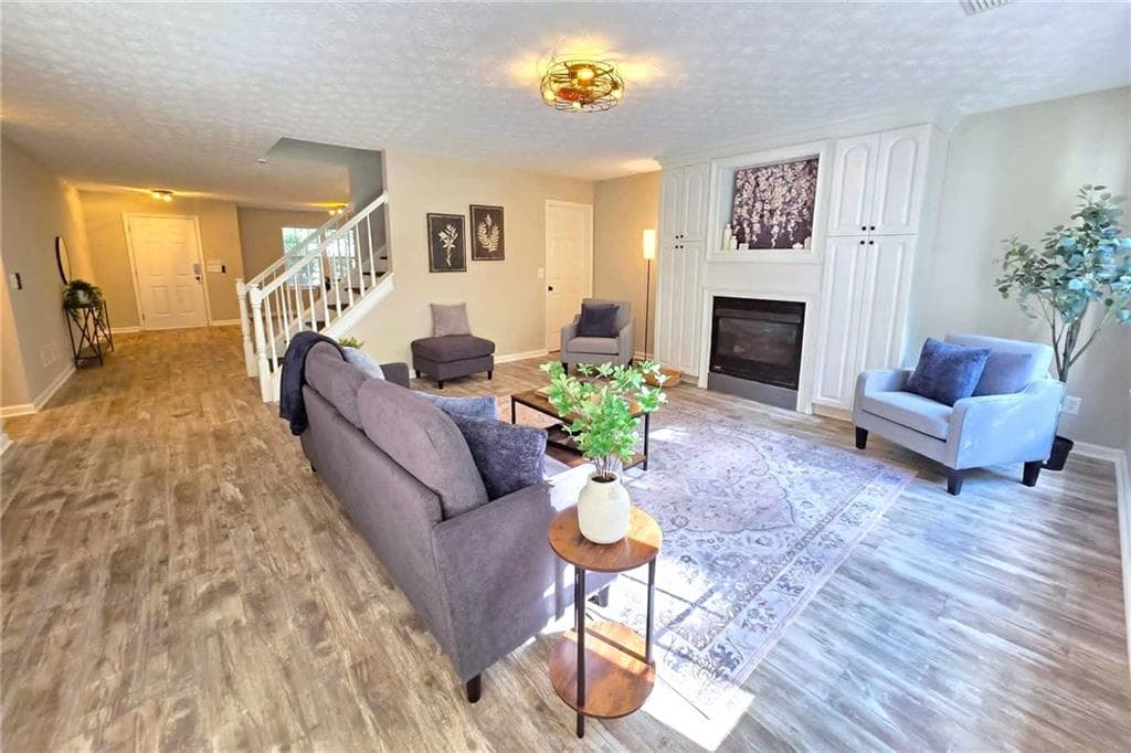 5 bedroom, 3 bathroom, 2,854 sq ft single family residence for sale at 528 Lazy River Lane, Woodstock, GA 30188 — photo 3