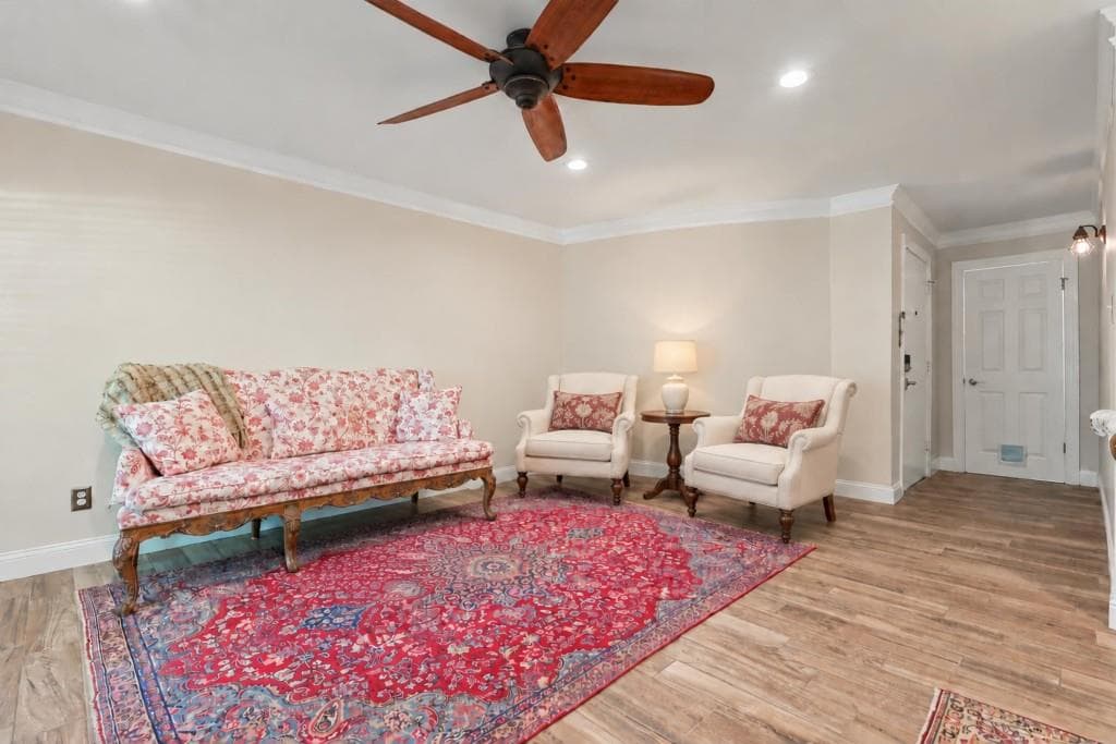 2 bedroom, 2 bathroom, 1,039 sq ft condominium for sale at 5400 Roswell Road N9, Sandy Springs, GA 30342 — photo 3