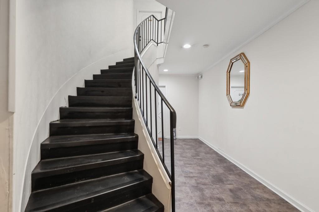 2 bedroom, 2 bathroom, 1,039 sq ft condominium for sale at 5400 Roswell Road N9, Sandy Springs, GA 30342 — photo 4