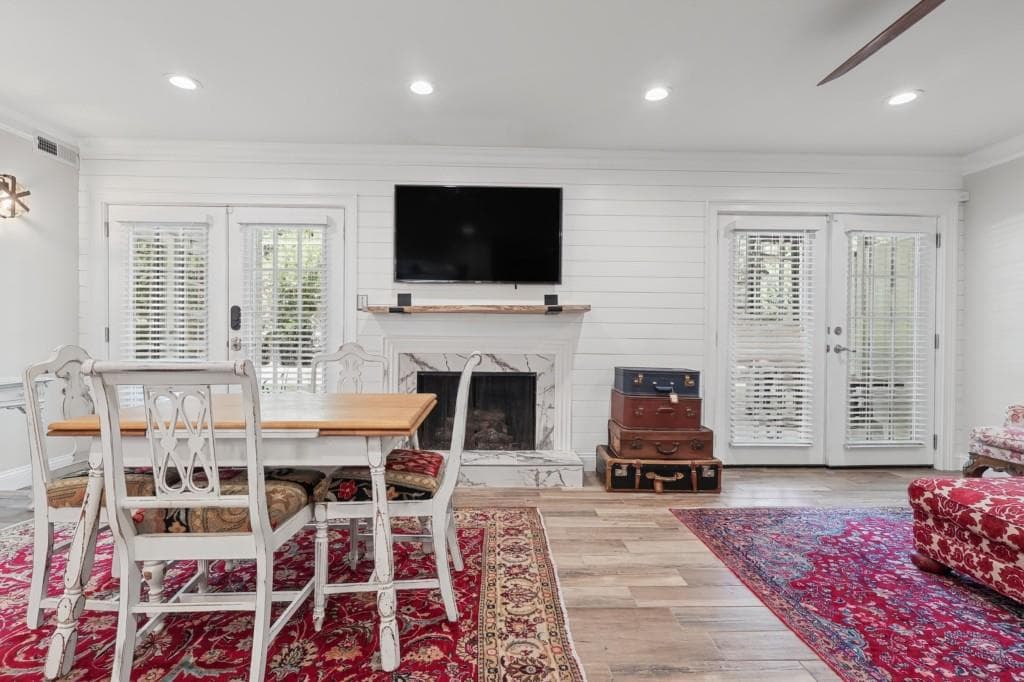 2 bedroom, 2 bathroom, 1,039 sq ft condominium for sale at 5400 Roswell Road N9, Sandy Springs, GA 30342 — photo 6