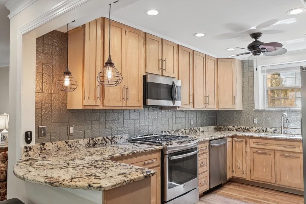 2 bedroom, 2 bathroom, 1,039 sq ft condominium for sale at 5400 Roswell Road N9, Sandy Springs, GA 30342 — photo 9