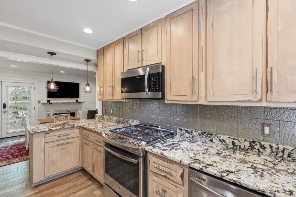 2 bedroom, 2 bathroom, 1,039 sq ft condominium for sale at 5400 Roswell Road N9, Sandy Springs, GA 30342 — photo 10