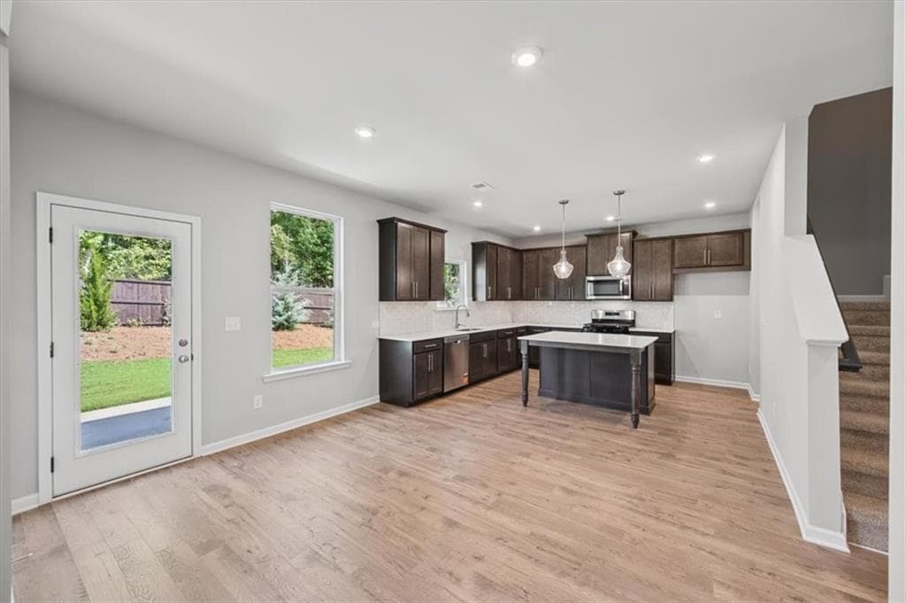 4 bedroom, 3 bathroom, 2,301 sq ft single family residence for sale at 360 Waterbluff Drive, Mableton, GA 30126 — photo 8