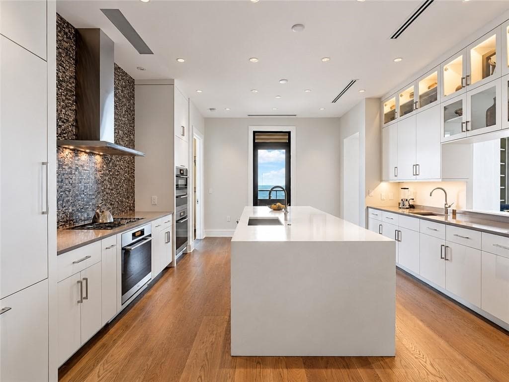 3 bedroom, 4 bathroom, 3,541 sq ft condominium for sale at 3376 Peachtree Road 44B, Atlanta, GA 30326 — photo 8