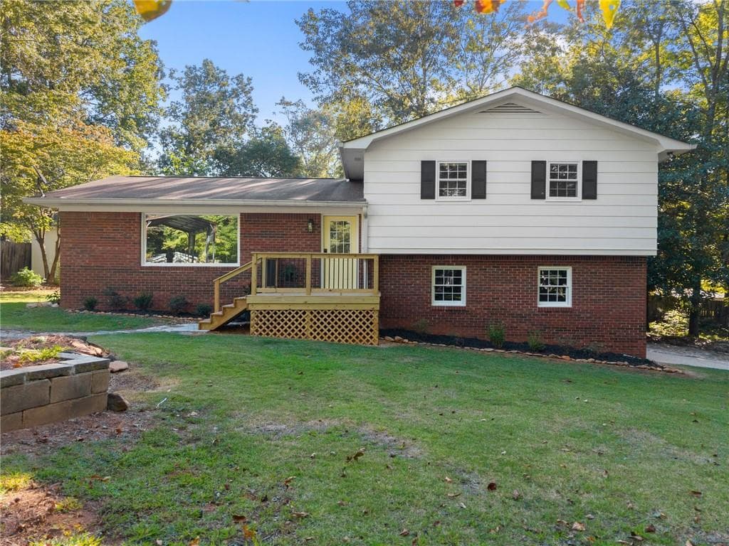 3 bedroom, 3 bathroom, 1,700 sq ft single family residence for sale at 388 Sanders Street, Clarkesville, GA 30523 — photo 2