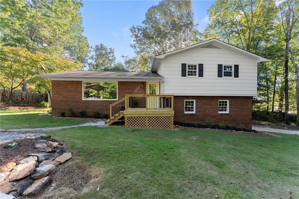3 bedroom, 3 bathroom, 1,700 sq ft single family residence for sale at 388 Sanders Street, Clarkesville, GA 30523 — photo 4