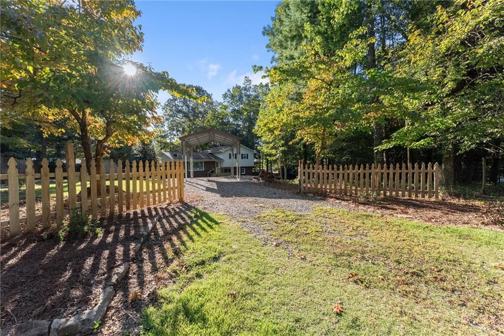 3 bedroom, 3 bathroom, 1,700 sq ft single family residence for sale at 388 Sanders Street, Clarkesville, GA 30523 — photo 5