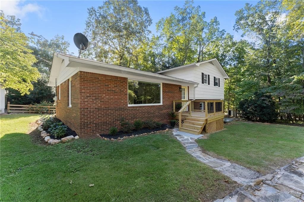 3 bedroom, 3 bathroom, 1,700 sq ft single family residence for sale at 388 Sanders Street, Clarkesville, GA 30523 — photo 7