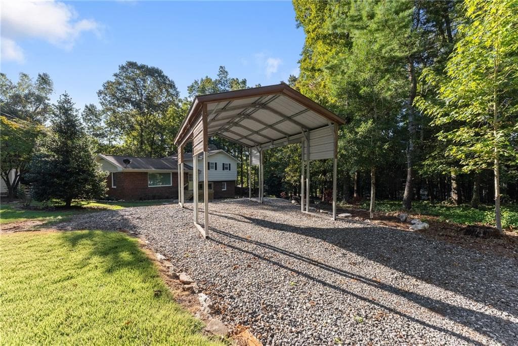 3 bedroom, 3 bathroom, 1,700 sq ft single family residence for sale at 388 Sanders Street, Clarkesville, GA 30523 — photo 8