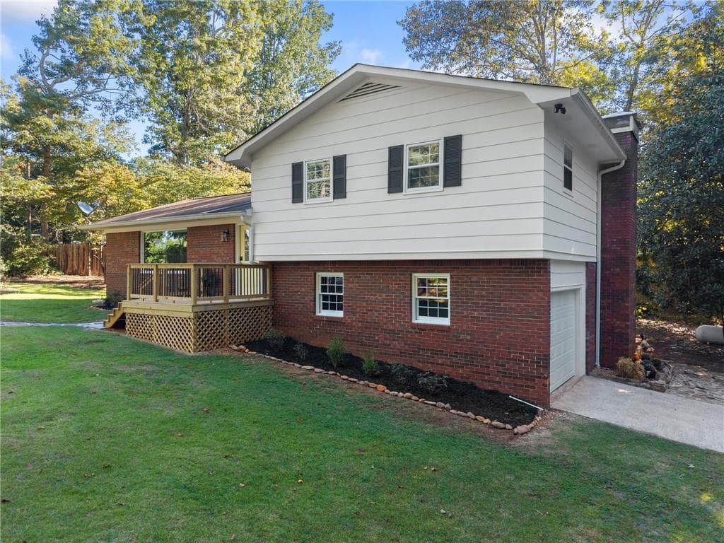 3 bedroom, 3 bathroom, 1,700 sq ft single family residence for sale at 388 Sanders Street, Clarkesville, GA 30523 — photo 9