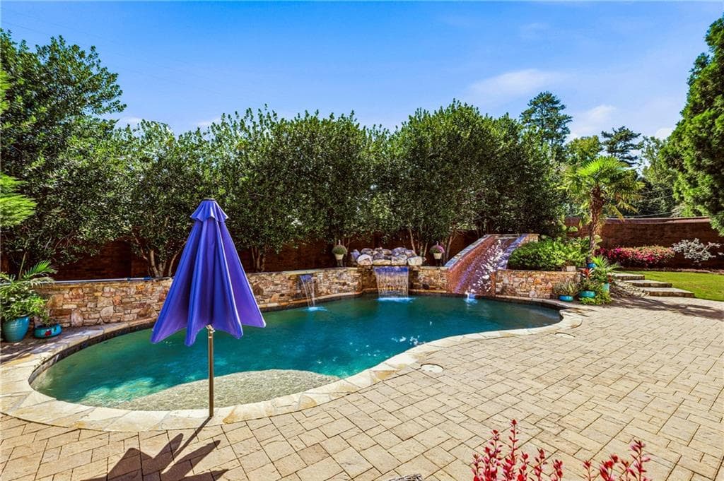 7 bedroom, 6 bathroom, 6,240 sq ft single family residence for sale at 4537 Monet Drive, Roswell, GA 30075 — photo 6