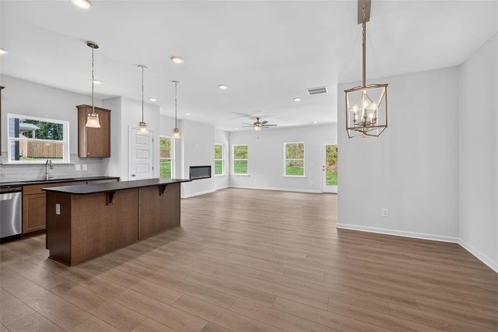 3 bedroom, 2 bathroom, 1,701 sq ft single family residence for sale at 118 Summerfield Place Drive, Carrollton, GA 30117 — photo 6