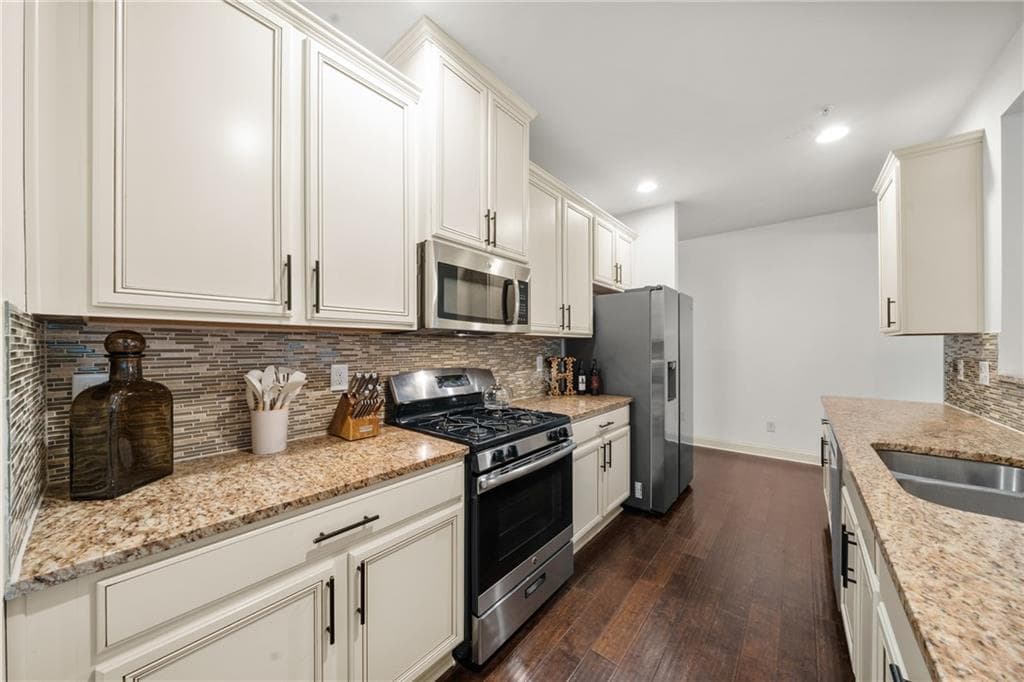 3 bedroom, 3 bathroom, 2,158 sq ft townhouse for sale at 2029 Brightleaf Way 133, Marietta, GA 30060 — photo 5
