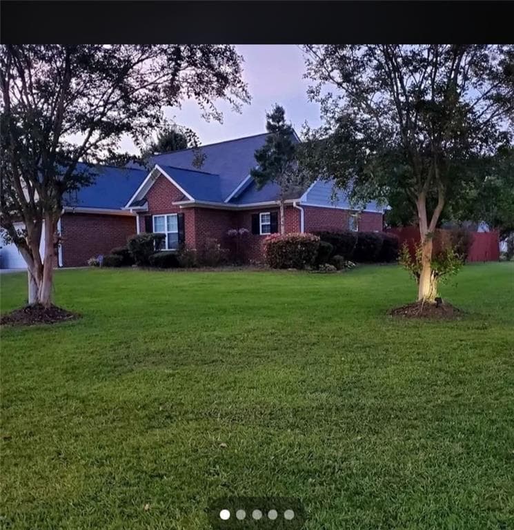 3 bedroom, 2 bathroom, 1,372 sq ft single family residence for sale at 601 Riverside Drive, Calhoun, GA 30701 — photo 2