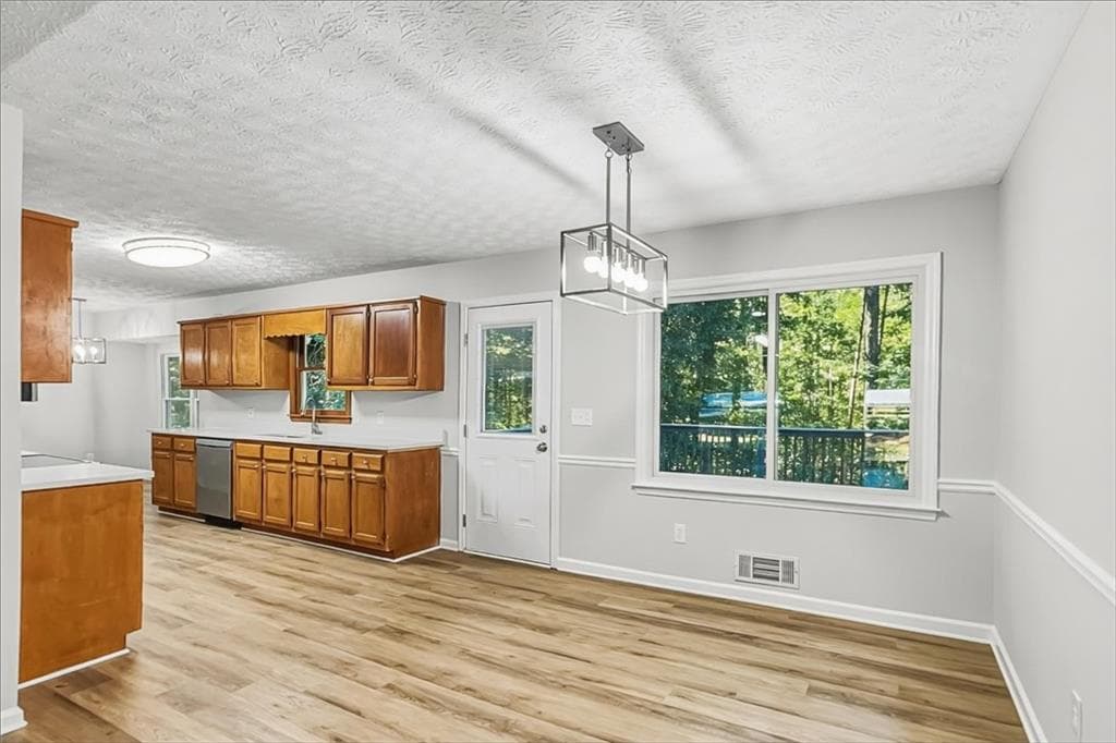3 bedroom, 2 bathroom, 1,400 sq ft single family residence for sale at 170 W Forest Drive, Covington, GA 30016 — photo 4
