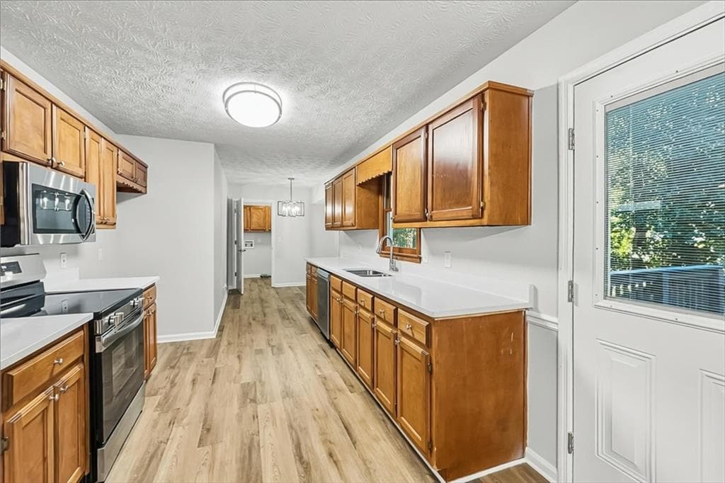 3 bedroom, 2 bathroom, 1,400 sq ft single family residence for sale at 170 W Forest Drive, Covington, GA 30016 — photo 6