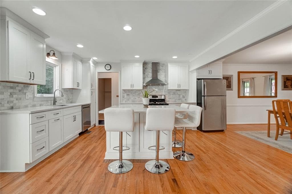 4 bedroom, 3 bathroom, 2,356 sq ft single family residence for rent at 295 Oakmere Road, Alpharetta, GA 30009 for $4,250 a month — photo 2